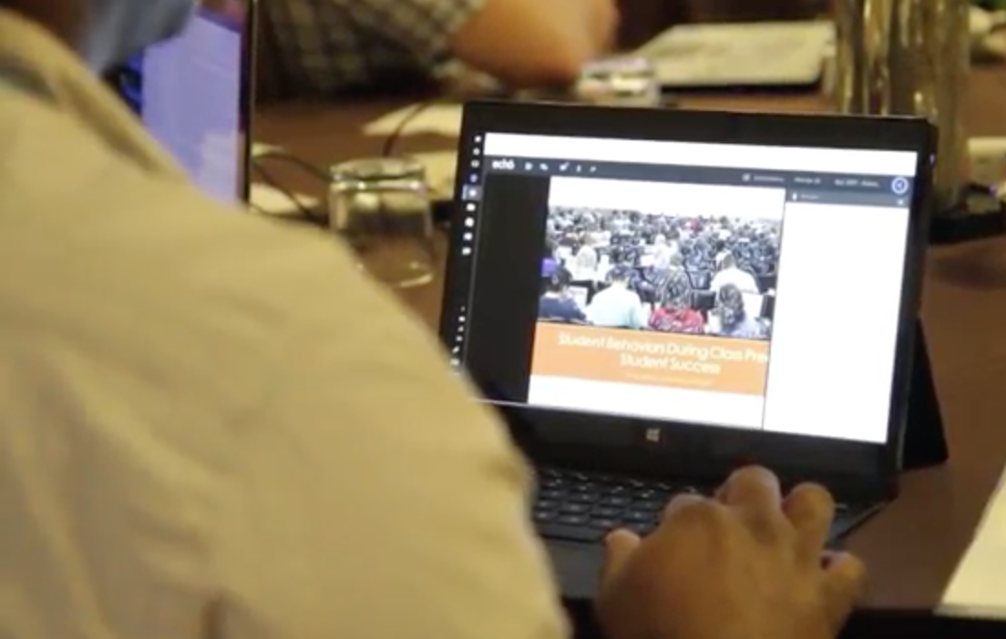 Student using Echo360 in class