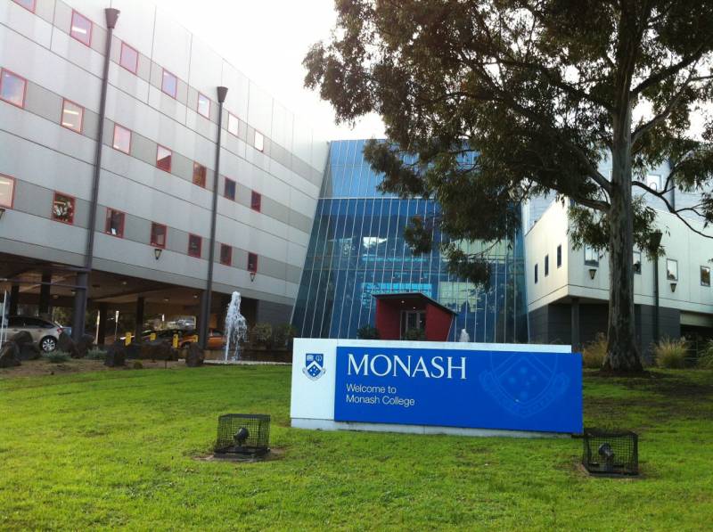 How Monash College Transformed Passive Lectures into Lively Discussions
